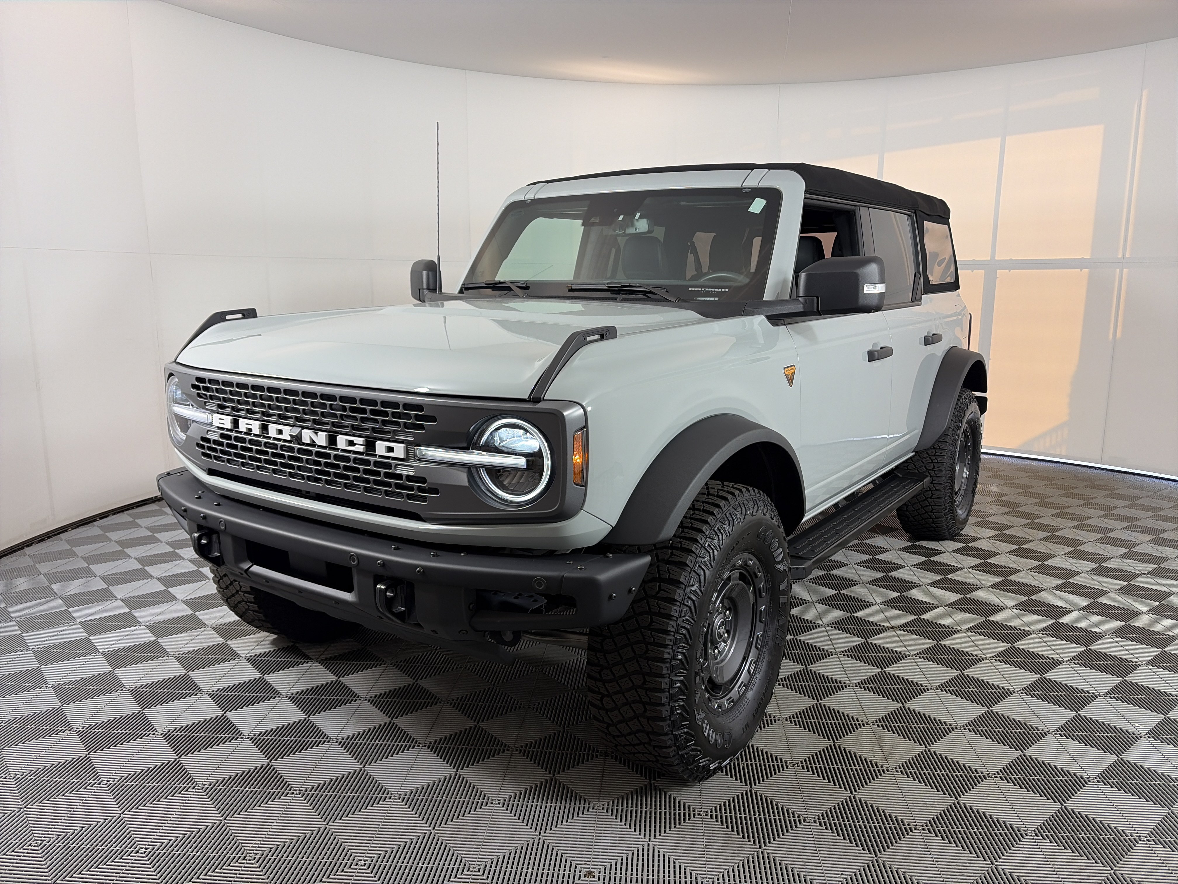 Used 2024 Ford Bronco Badlands AWD/4WD image 2