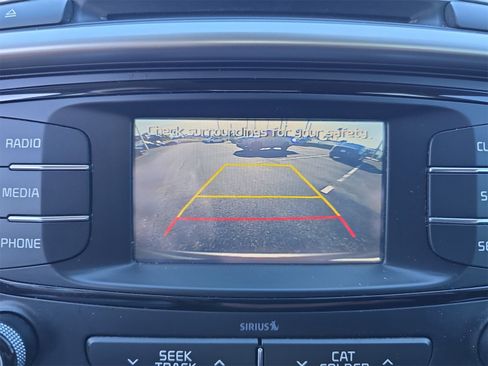 Used 2017 Kia Sorento LX image 18