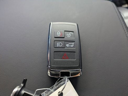 New 2026 Land Rover Defender 110 X-Dynamic SE image 32