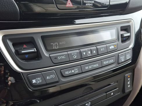 Used 2017 Honda Pilot Touring image 21