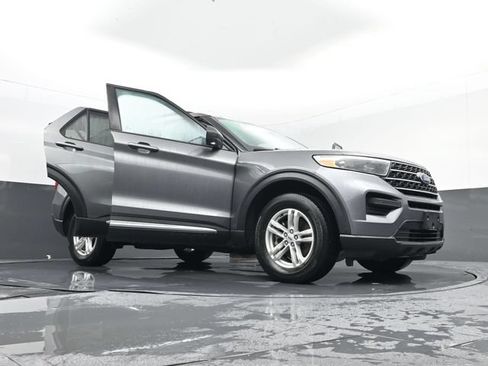 Used 2023 Ford Explorer XLT AWD/4WD image 33