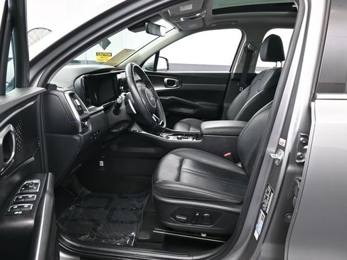 Used 2023 Kia Sorento EX w/ Panoramic Sunroof Package FWD image 10