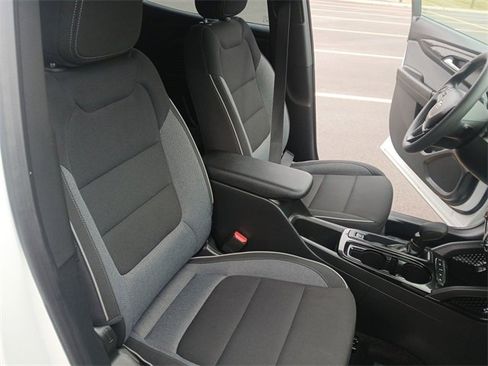 Used 2025 Chevrolet TrailBlazer LT image 23