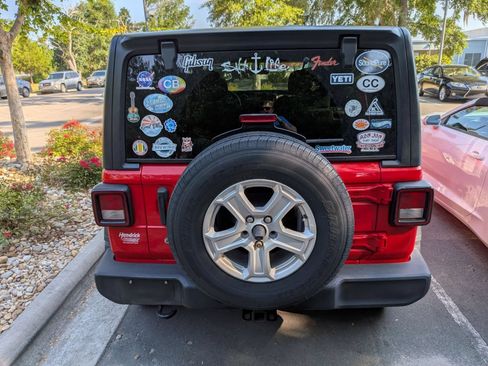 Used 2018 Jeep Wrangler Unlimited Sport S AWD/4WD image 3