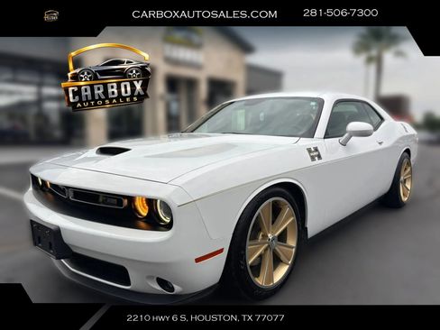 Used 2017 Dodge Challenger R/T w/ Driver Convenience Group RWD image 1