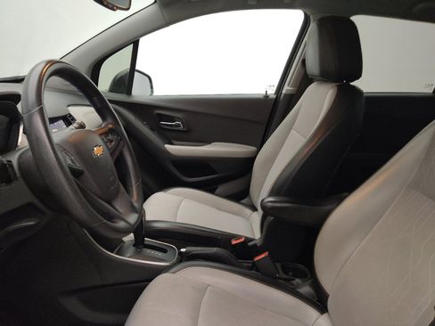 Used 2021 Chevrolet Trax LT FWD image 17