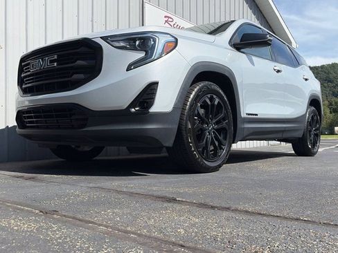 Used 2021 GMC Terrain SLT w/ Infotainment Package II AWD/4WD image 16
