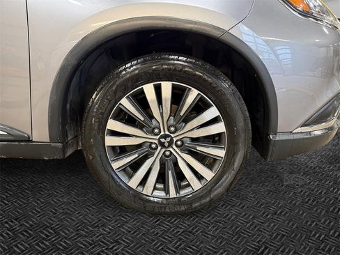 Used 2019 Mitsubishi Outlander ES image 11