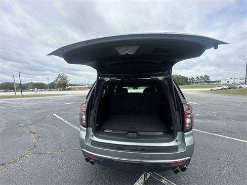 Used 2024 Chevrolet Suburban Premier image 19