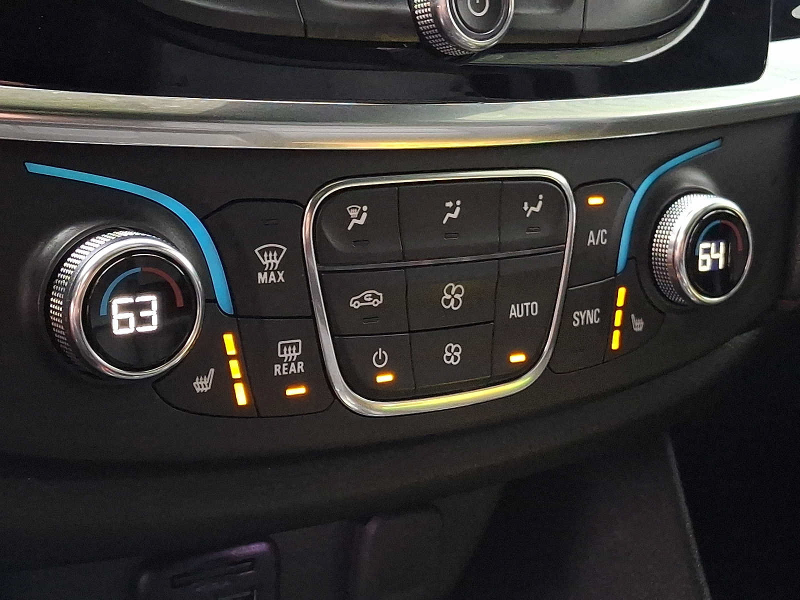 Used 2023 Chevrolet Traverse RS AWD/4WD image 15