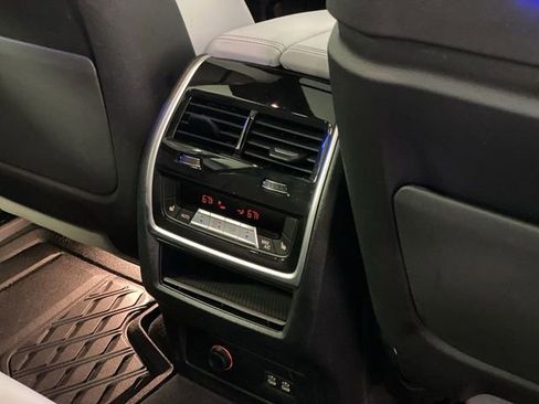 Used 2023 BMW X7 xDrive40i w/ Premium Package image 28