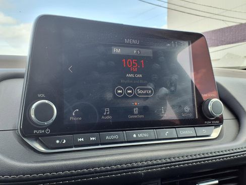 Used 2023 Nissan Rogue SV image 10