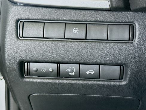 Used 2023 Nissan Rogue SV w/ SV Premium B Package image 17