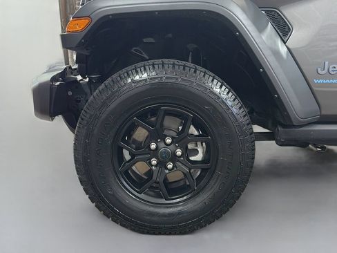 Used 2024 Jeep Wrangler Unlimited AWD/4WD image 31