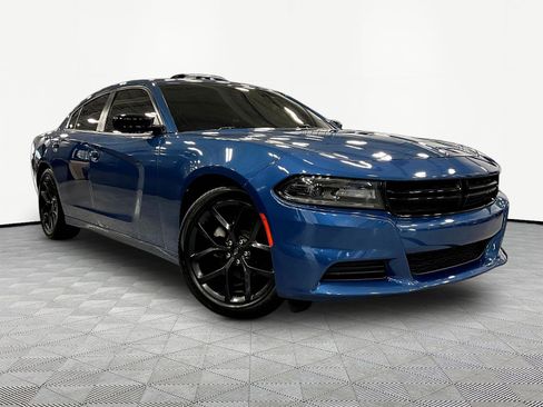 Used 2021 Dodge Charger SXT w/ Blacktop Package RWD image 3