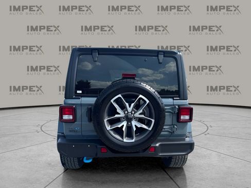 Used 2024 Jeep Wrangler Unlimited w/ Convenience Group AWD/4WD image 4