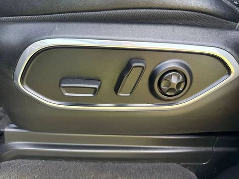 Used 2023 Jeep Wagoneer Series III w/ Preferred Equipment Group AWD/4WD image 12