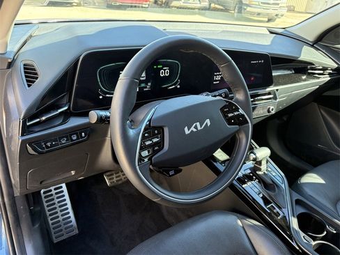 Used 2023 Kia Niro SX Touring image 14