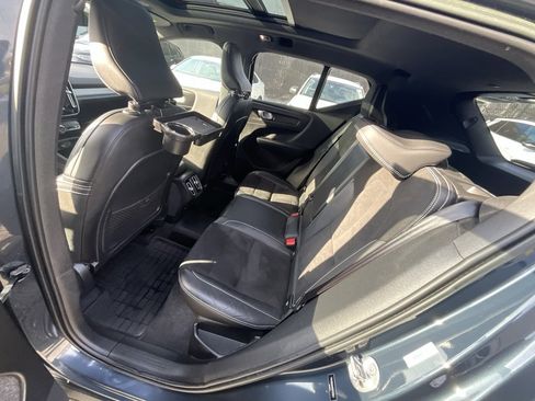 Used 2022 Volvo XC40 T5 R-Design w/ Advanced Package image 22