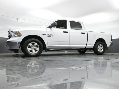 Used 2022 RAM 1500 Classic SLT AWD/4WD image 43