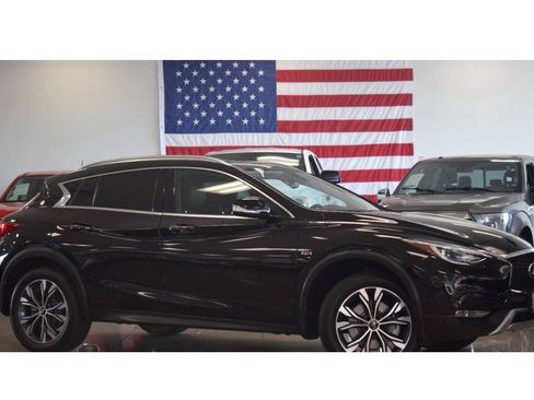 Used 2018 INFINITI QX30 Premium w/ Navigation Package AWD/4WD image 1
