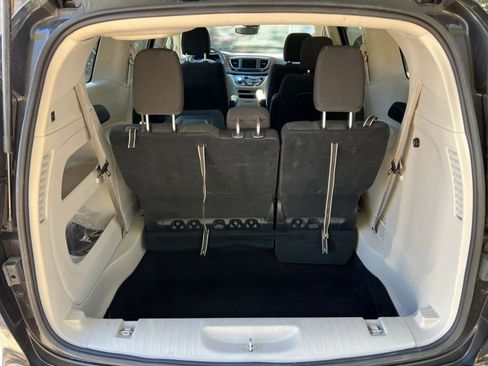 Used 2024 Chrysler Voyager LX image 35