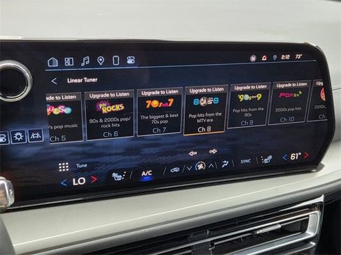 Used 2025 Chevrolet Traverse LT image 31