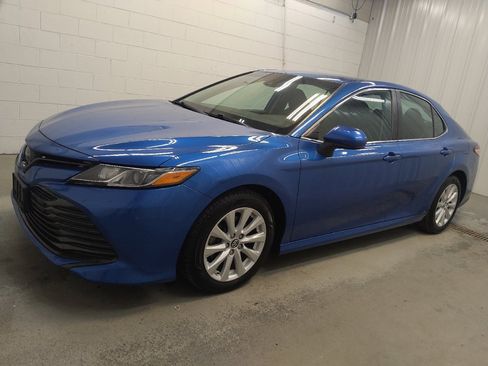 Used 2019 Toyota Camry LE FWD image 2