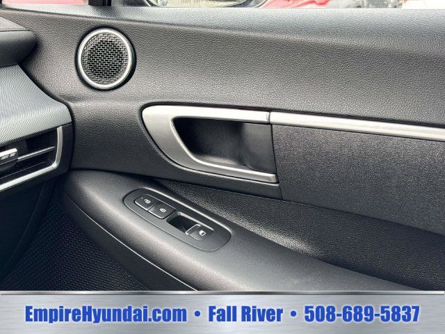 Used 2025 Hyundai Sonata SE FWD image 30