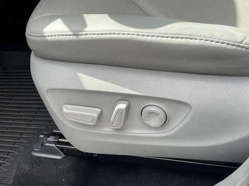 Used 2021 Toyota Highlander Limited image 31