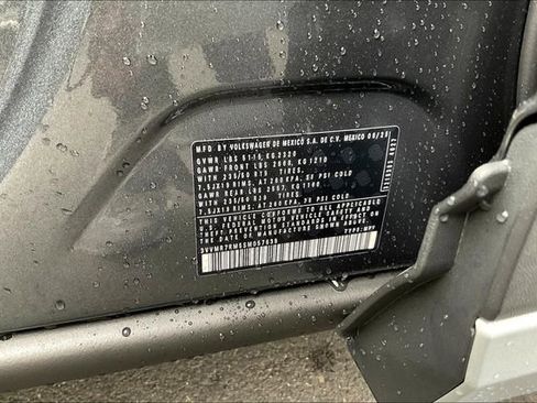 New 2025 Volkswagen Tiguan SE image 14