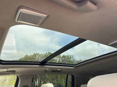 Used 2023 Cadillac Escalade ESV Premium Luxury Platinum RWD image 40