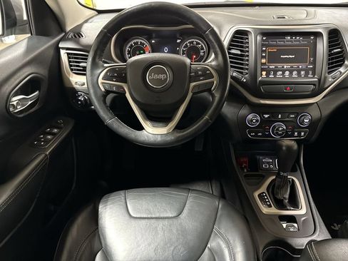 Used 2017 Jeep Cherokee Limited FWD image 11