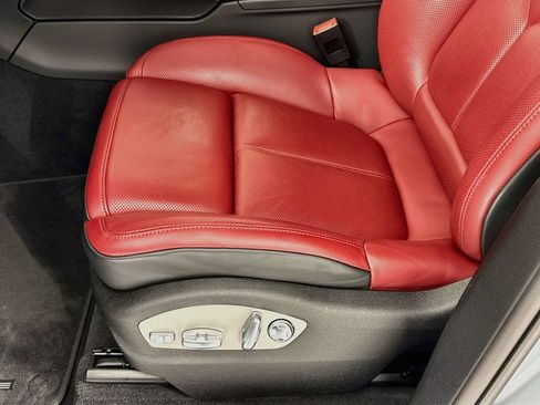 Certified 2025 Porsche Macan AWD/4WD image 13