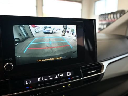 Certified 2025 Toyota Sienna LE AWD/4WD image 18