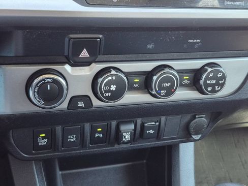 Used 2020 Toyota Tacoma SR5 AWD/4WD image 15