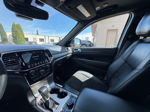 Used 2022 Jeep Grand Cherokee Altitude AWD/4WD image 27