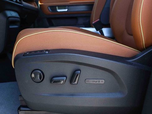 New 2025 Volkswagen ID. Buzz Pro S RWD image 23