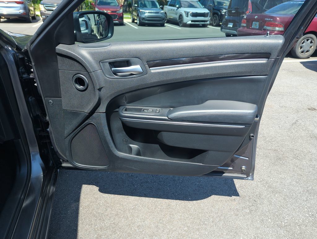 Used 2015 Chrysler 300 Limited RWD image 30