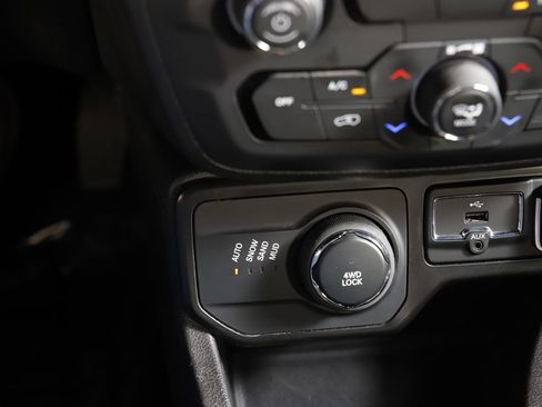 Used 2022 Jeep Renegade Altitude w/ Convenience Group AWD/4WD image 16