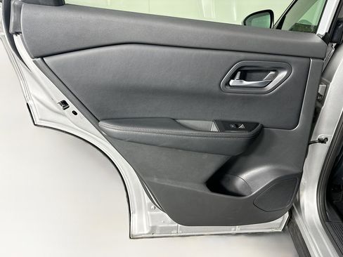 Used 2025 Nissan Rogue SV FWD image 25