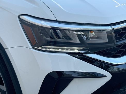 Certified 2022 Volkswagen Taos SE FWD image 34