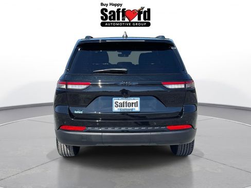 Used 2025 Jeep Grand Cherokee Altitude AWD/4WD image 7