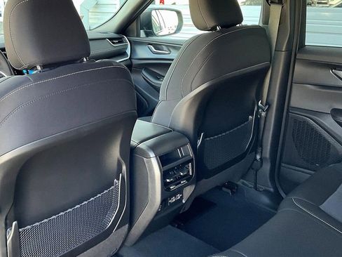 New 2025 Jeep Grand Cherokee Laredo w/ Luxury Tech Group I image 16