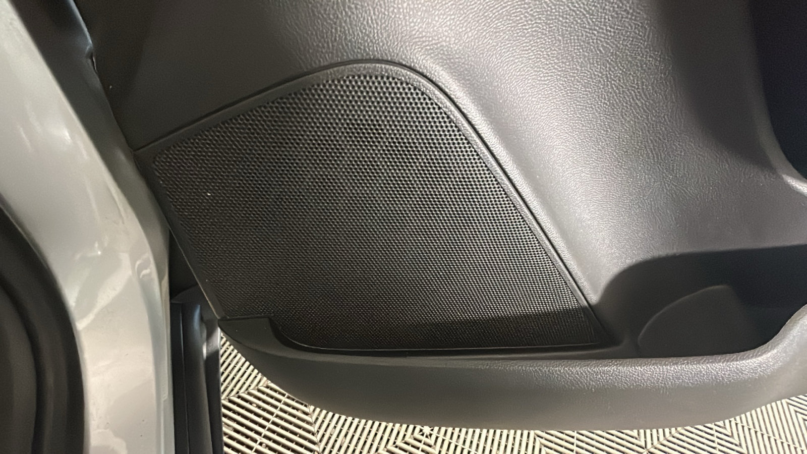 Used 2019 Chevrolet Trax LT w/ LT Convenience Package FWD image 37