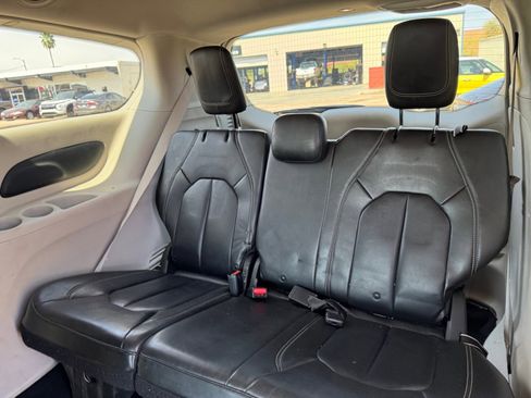 Used 2020 Chrysler Voyager Lxi image 22