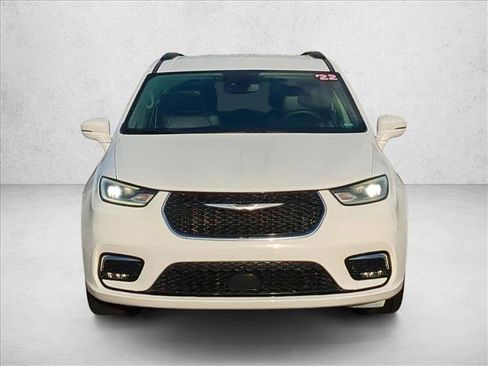 Used 2022 Chrysler Pacifica Touring-L FWD image 2