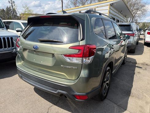 Used 2019 Subaru Forester Premium w/ All-Weather Package AWD/4WD image 6