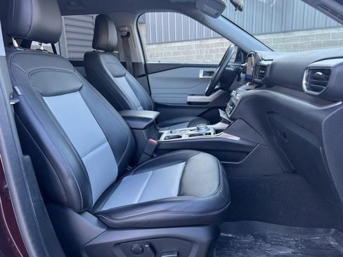 Used 2023 Ford Explorer XLT w/ Equipment Group 202A image 11