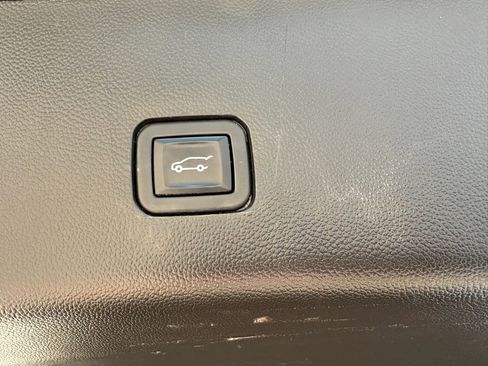 Used 2022 Chevrolet Traverse RS w/ LPO, 'HIT The Road' Package FWD image 24
